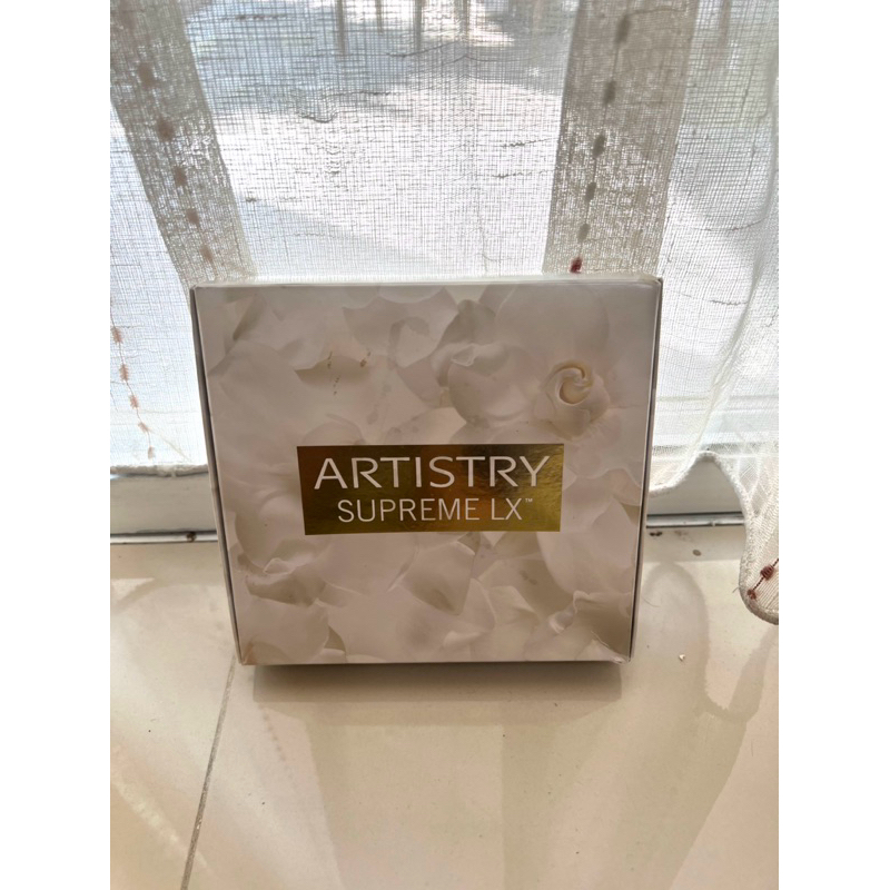 กล่องใส่ อาร์ทิสทรี แอลเอ็กซ์ รีเจเนอเรทติ้ง ครีม (Artistry LX Regenerating Cream) และ LX Eye cream 