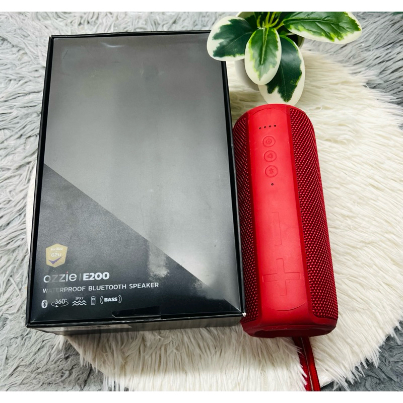 ลำโพง OZZIE E200 ลำโพงบลูทูธมือ2เครื่องตัวโชว์มีรอยการเสื่อมสภาพยางรอบบอร์ดี้เป็นรอยไม่มีผลต่อการใช้