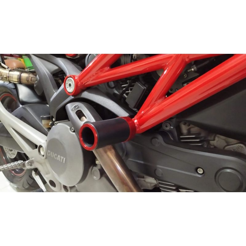 กันล้มกลาง Cnc Ducati Monster 696 795 796 S2R  Ducati Streetfighter848