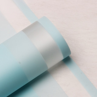 กระดาษห่อช่อดอกไม้ สีฟ้า แต่งขอบเล็ก จำนวน20แผ่น ขนาด 56*56