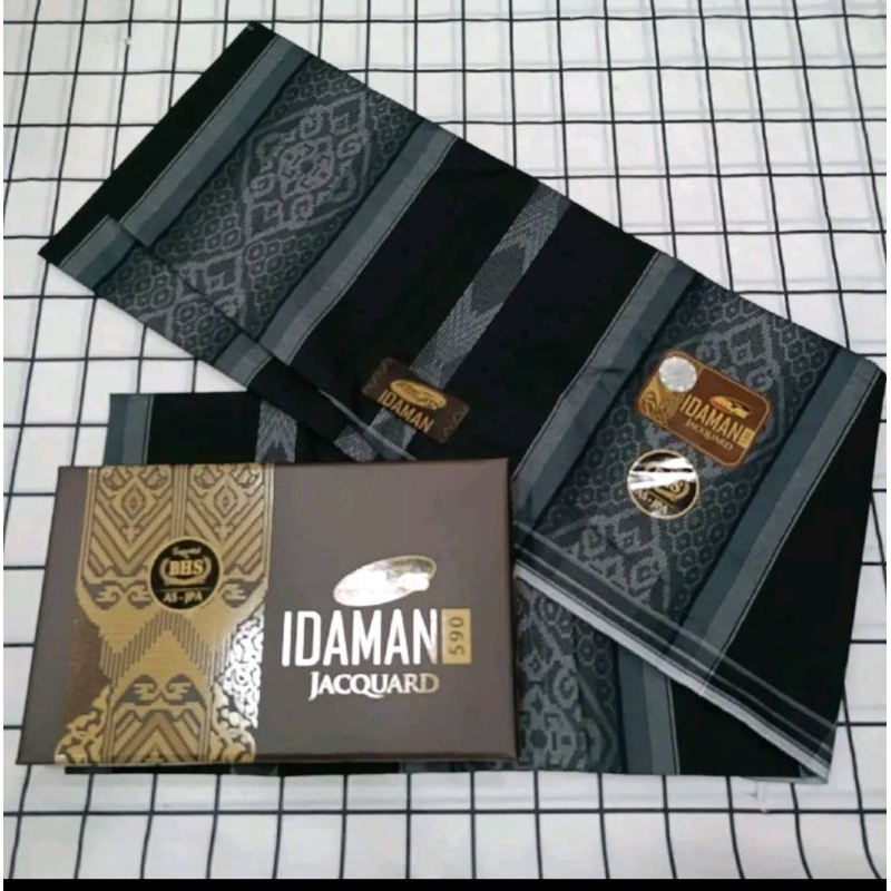 ผ้าโสร่งผู้ชาย มาใหม่ลายปัก แบรนด์ “ATLAS รุ่นidaman 590” เย็บแล้ว ซับน้ำดี ผ้าไม่ลื่น พร้อมกล่องสีน้ำตาล