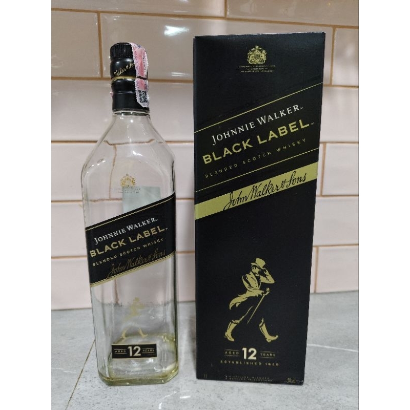 ขวดเหล้าเปล่าพร้อมกล่อง black label