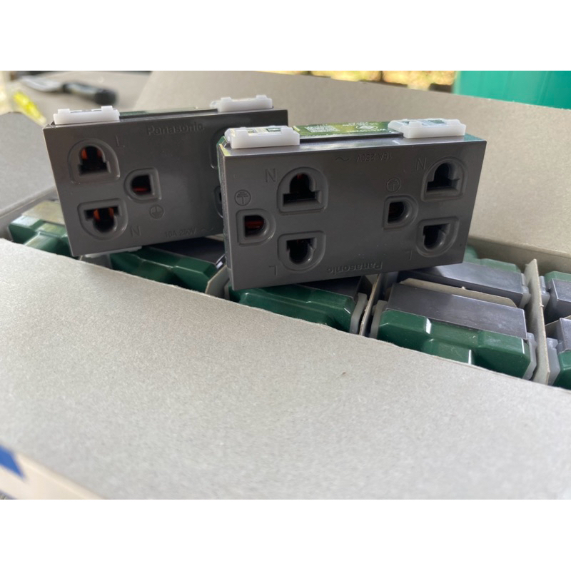 เต้ารับคู่ 3 ขา PANASONIC WEG15929 H สีเทา