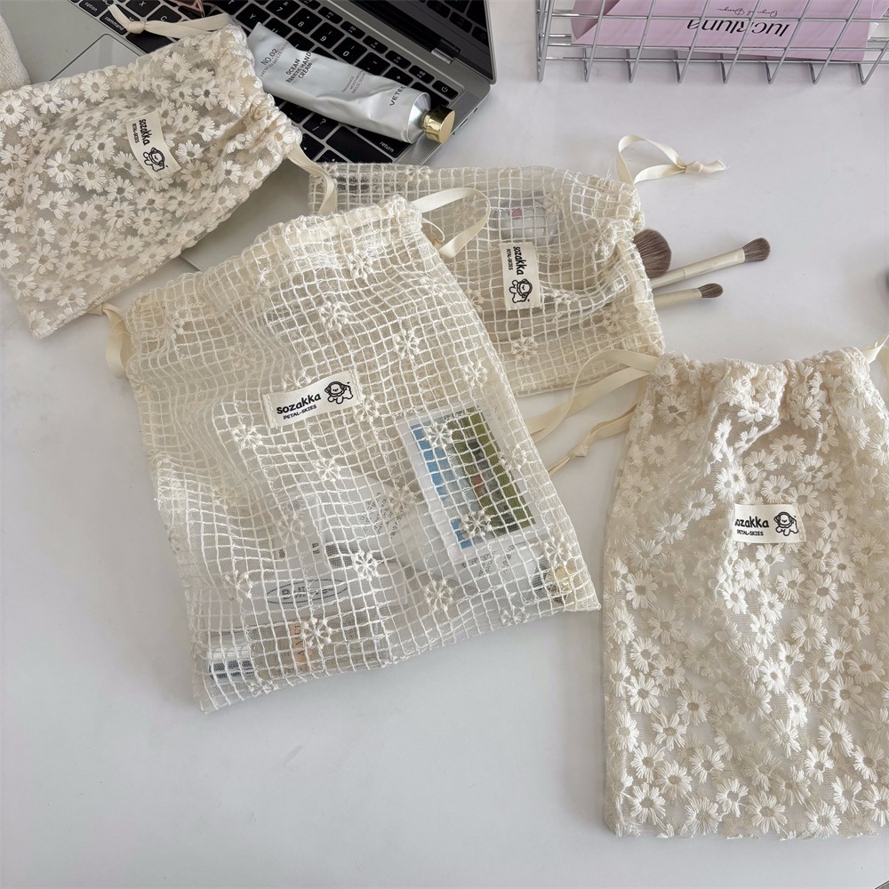 พร้อมส่ง🇹🇭 A069 ถุงหูรูด ตาข่ายลูกไม้ปักดอกเดซี่ กระเป๋าเชือกรูด ใส่เครื่องสำอาง ใส่ของ ใส่ผ้าอนามัย กระเป๋าผ้าหูรูด