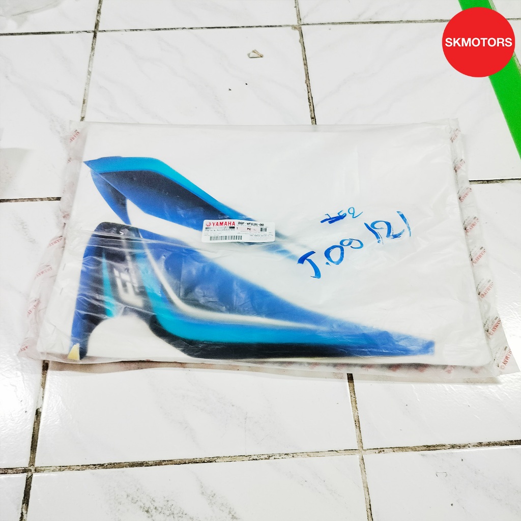 สติ๊กเกอร์ชุดบังลมหน้าส่วน R รหัสสินค้า B6F-WF83N-00-00 สำหรับรถ YAMAHA FINN ปี 2018 (B6F1) แท้เบิกศ