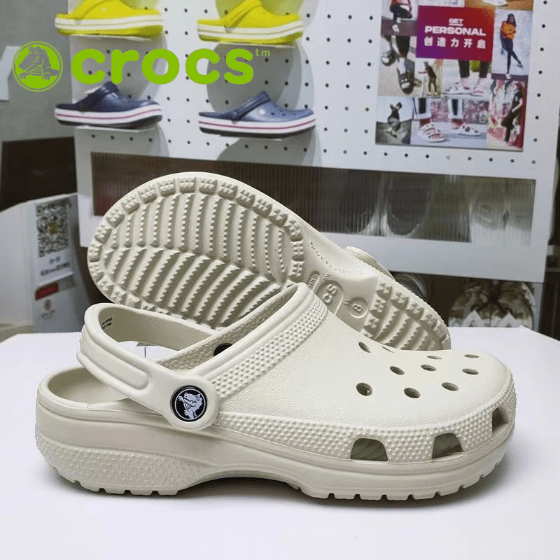 【พร้อมส่ง ของแท้ 100%】รองเท้า ลำลองแฟชั่น สไตล์ Crocs Classic Clog แจกตัวติดรองเท้า [พร้อมส่ง]