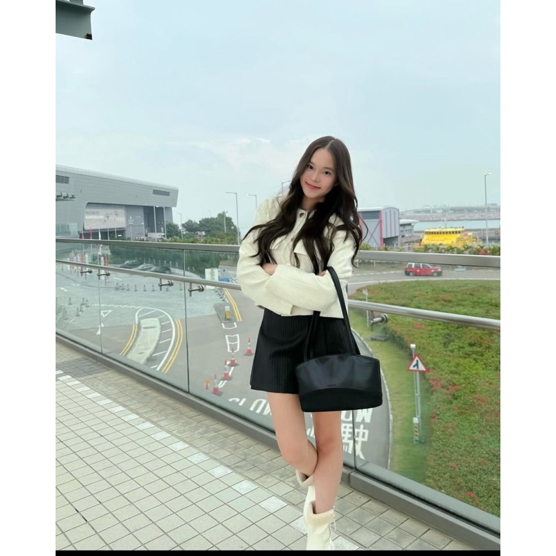 BNK MILAN TWEED JACKET เสื้อคลุมผ้าทวีต แต่งดีเทลกระเป๋า มาพร้อมอะไหล่กระดุมโลหะ