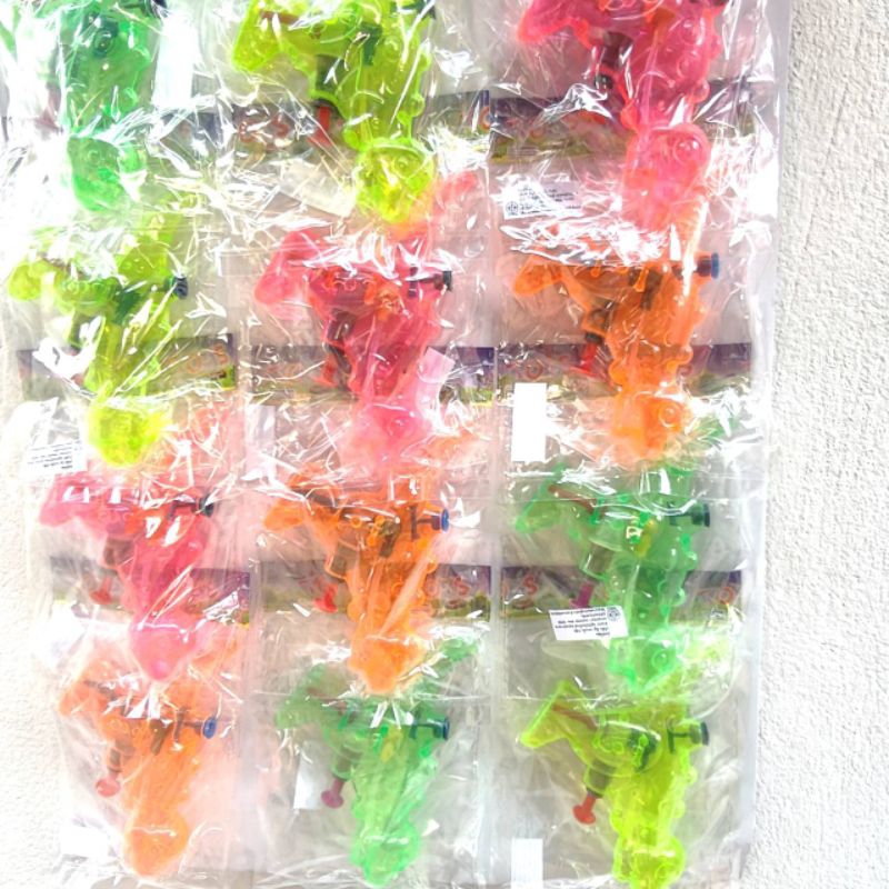 ปืนฉีดน้ำ แผงละ 12 กระบอก พร้อมขาย มีแบบเยอะ แขวนขายได้ทันที สินค้า