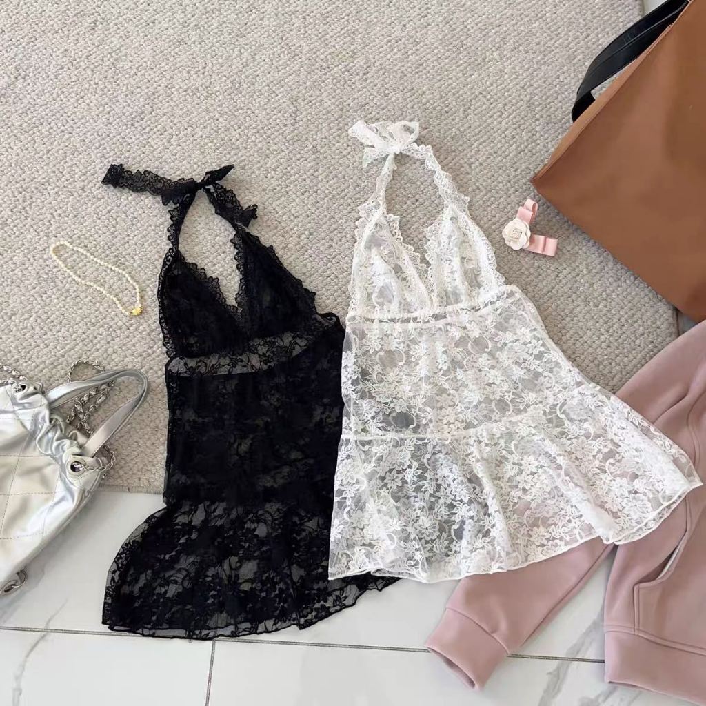 พร้อมส่ง เสื้อลูกไม้เซ็กซี่ ซีทรู สายคล้องคอ ไม่มีฟองน้ำ สีขาว/ดำ