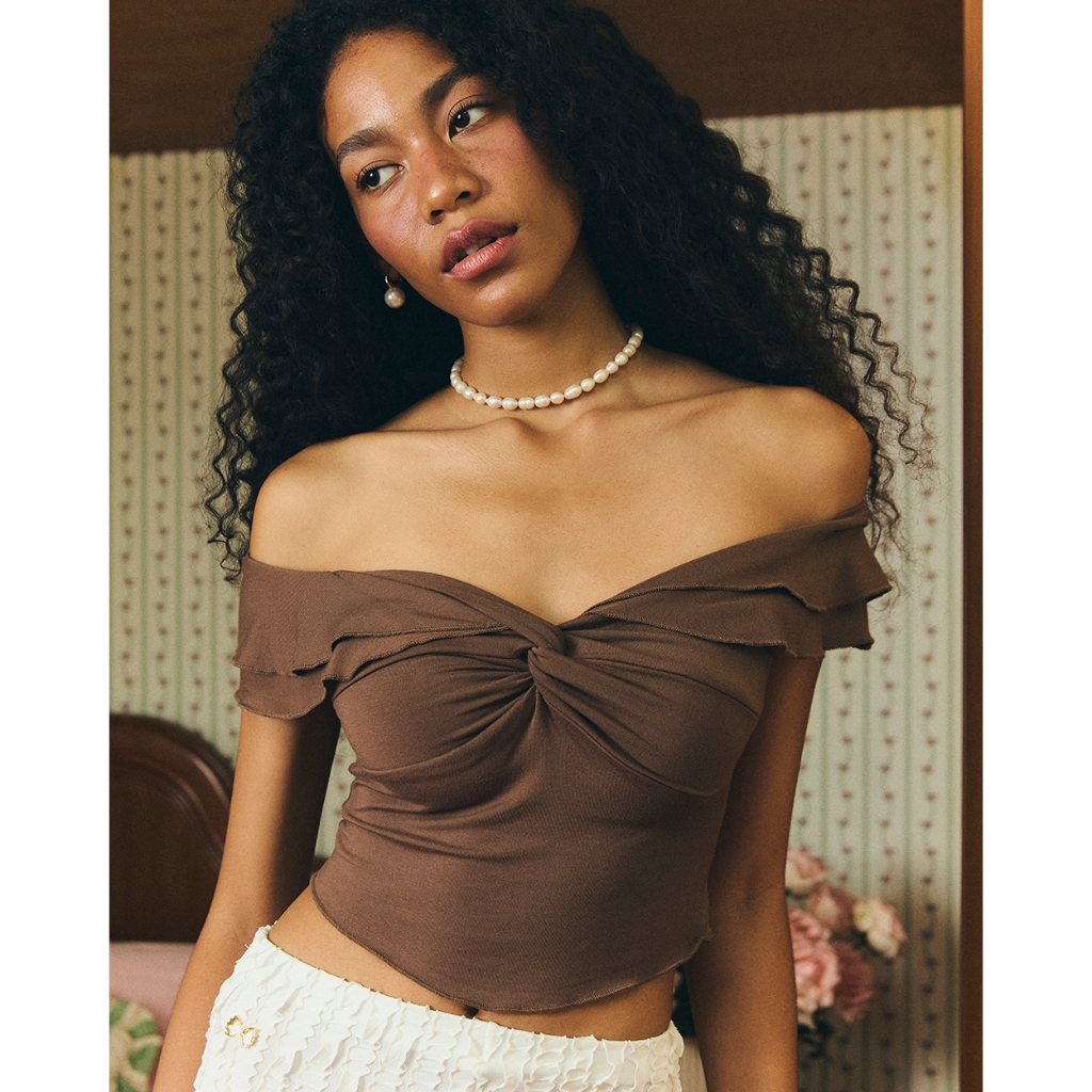 Mellow Everyday - Dolce top (chocolate) เสื้อยืด ปกระบาย