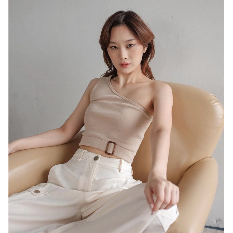 ส่งต่อเสื้อปาดไหล่แบนด์ melt.inmoment