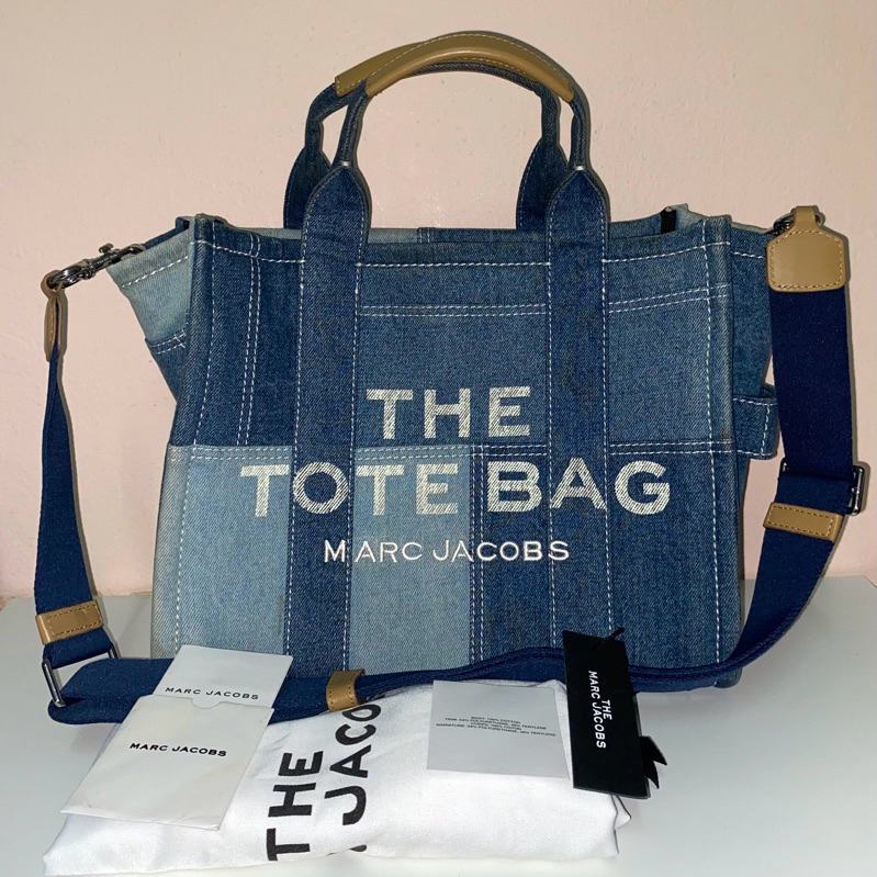 กระเป๋ามือสอง ของแท้ Marc Jacobs THE DENIM MEDIUM TOTE BAG สี DENIM  สภาพดี