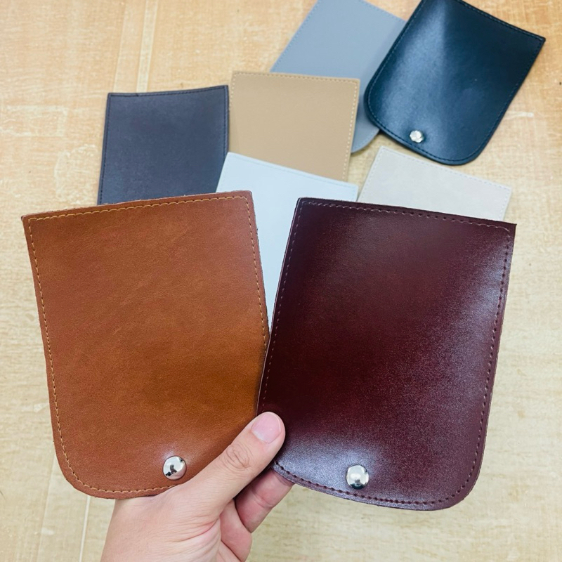 ฝาปากกระเป๋า มาพร้อมอะไหล่แม่เหล็ก ทรงสี่เหลี่ยม ขนาด 4.5 นิ้วคูณ 6 นิ้วมีทั้งหมด 26 สีให้เลือก