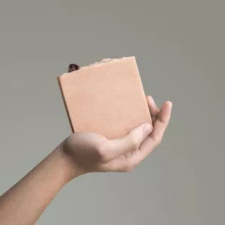 Rose & Strawberry Nourishing Handmade Bar Soap (สบู่กุหลาบและสตรอเบอร์รี่)