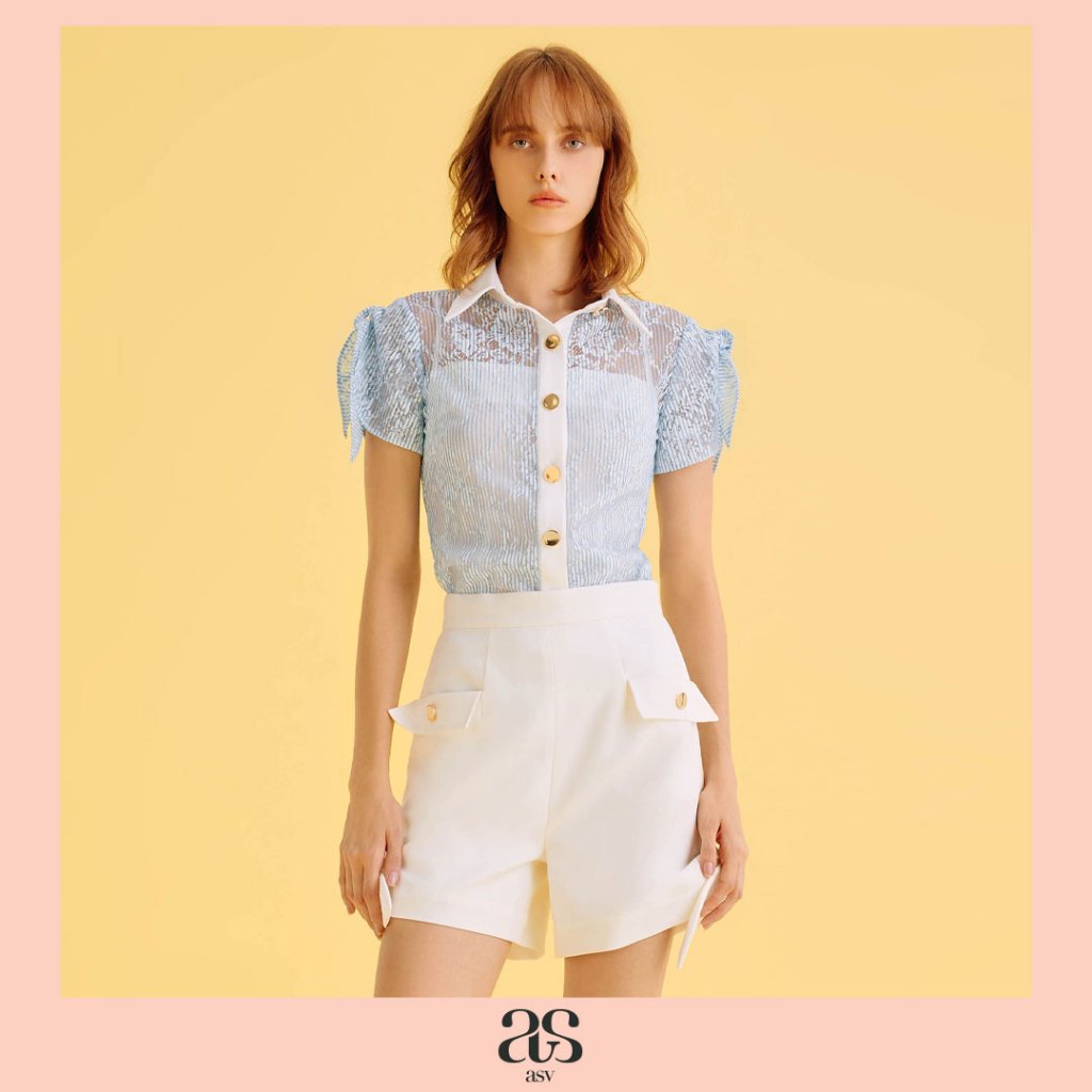 [asv ss25] Belinda Short Sleeve Shirt เสื้อผู้หญิง แขนสั้น ดีเทลผูกปมที่แขนเสื้อ แต่งปิเกต์ แต่งกระดุม ผ้าลูกไม้ลายทาง