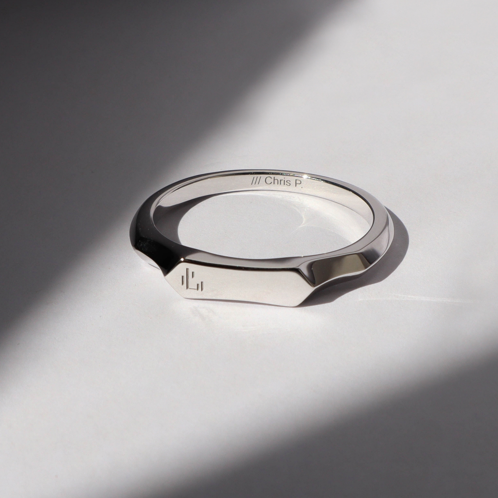 JENN - Signet Ring (Bold) แหวนเงินแท้ 925 สลักข้อความได้ (pre order)