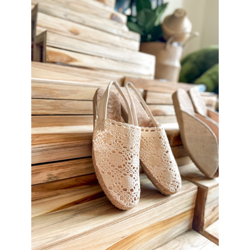 รองเท้ารัดส้น/ผ้าลูกไม้ฉลุ