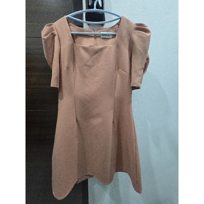 ชุดเดรส สีพีชมือสอง size M​ simple.par