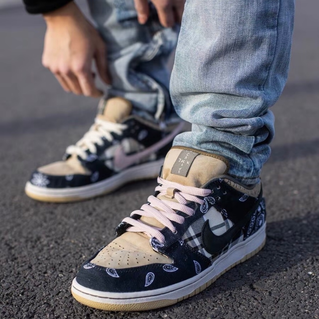 🔥ของแท้ ขายร้อน100%🥇SB Dunk Low "Travis Scott"ชาย หญิงแฟชั่นคู่รักสบายๆ ดอกไม้แคชวี รองเท้าบอร์ด