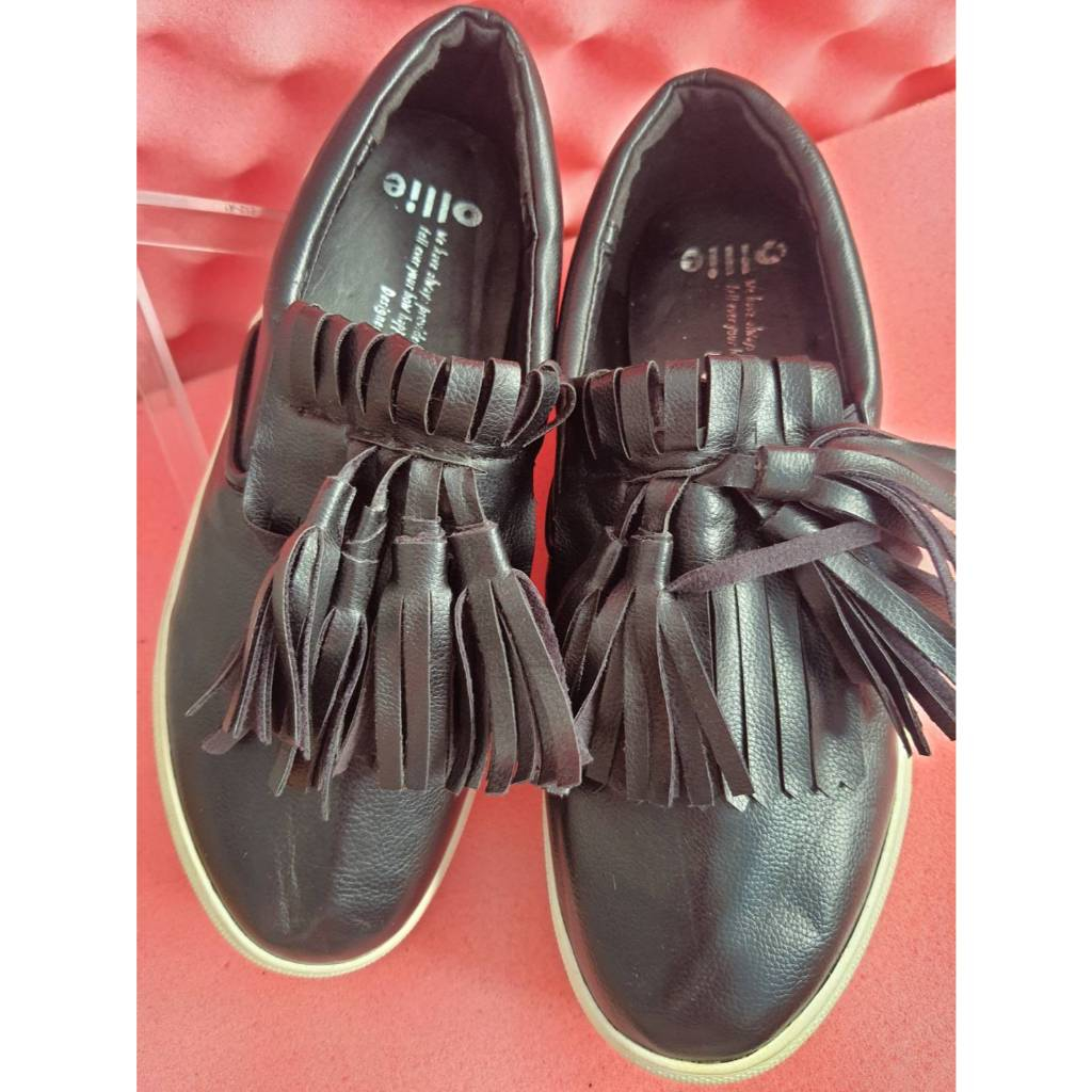 📌Sale💕 Ollie รองเท้าคัทชูสีดำแต่งพู่ size:37.5/23.5 cm พื้นเดิม สภาพดี # มือสอง ก104