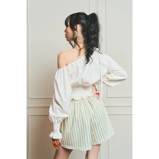 Panchitar Farfalle Bow Charm – เสื้อแขนยาวปาดไหล่ ดีเทลจั้มแขนและเอว พร้อมโบว์สุดน่ารัก