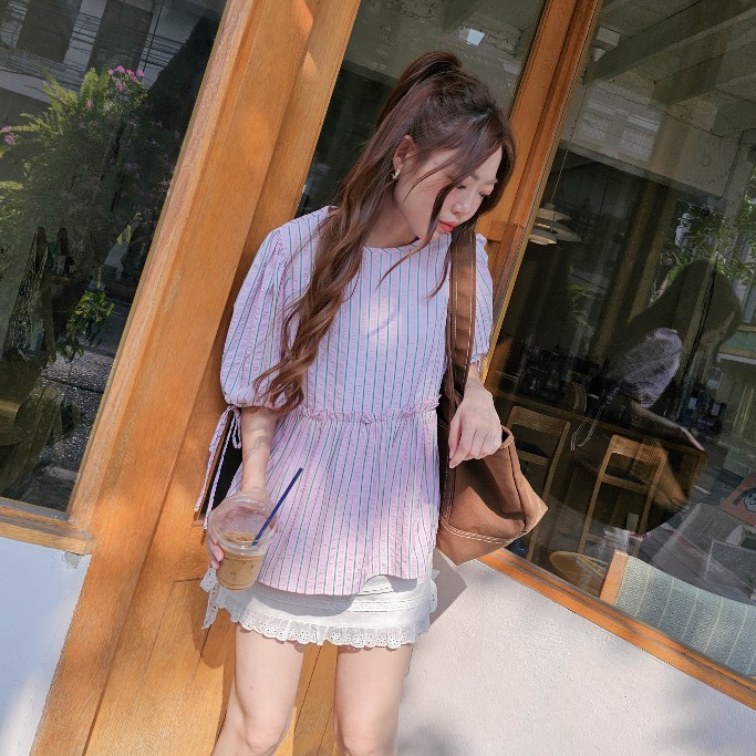 TheBlancPale : Ivy Top เสื้อแสนสบาย รุ่นนี้หยิบจับใส่ได้บ่อย เพราะน้องแมทช์ยังไงก็สวย