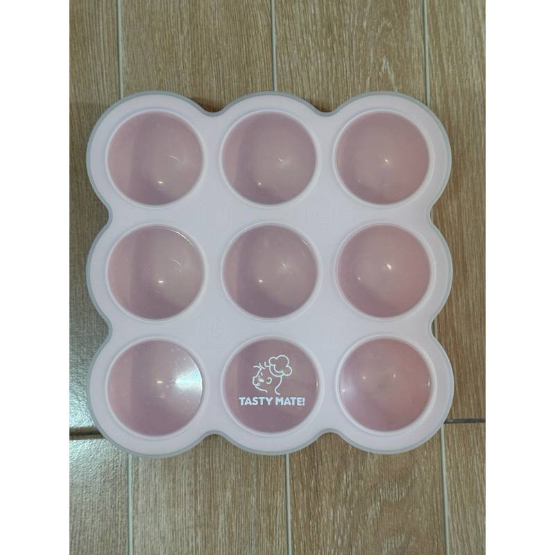(มือสอง) Tasty Mate | บล็อคซิลิโคนฟรีสอาหาร สีนมเย็น ขนาด 2oz/9 ช่อง