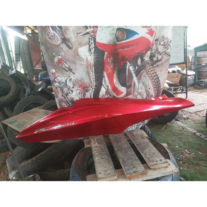 อะไหล่มอไซมือสองมือ2ชุดสีpcx150 ฝาข้างหลังpcxฝั่งขวาของแท้มือ2สีแดง