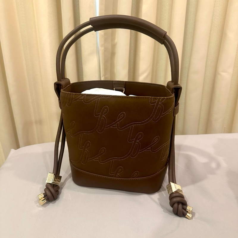 Atreasurebox - Mocha Mousse (all day)