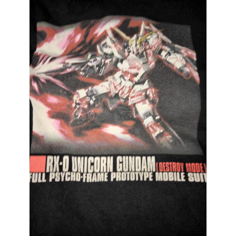 Uniqlo x gundamมือสอง