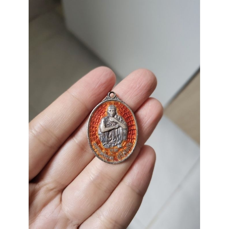 เหรียญนั่งยองหลวงพ่อคูณ วัดบ้านไร่ ปี 2536