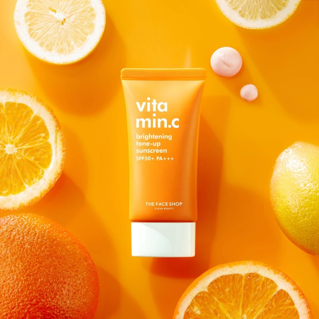 THE FACE SHOP VITAMIN C BRIGHTENING TONE-UP SUNSCREEN SPF50+ PA+++ กันแดด วิตามินซี โทนอัพ เมคอัพเบส ให้ผิวสว่าง สดใส thumbnail 8