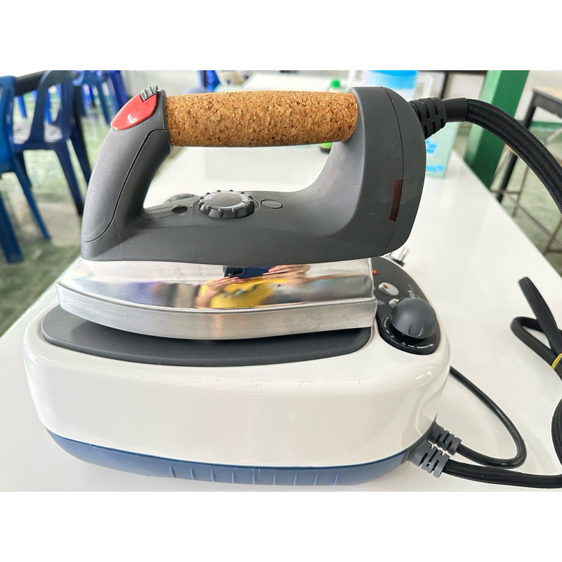 เตารีดไอน้ำ Elvira รุ่น 520