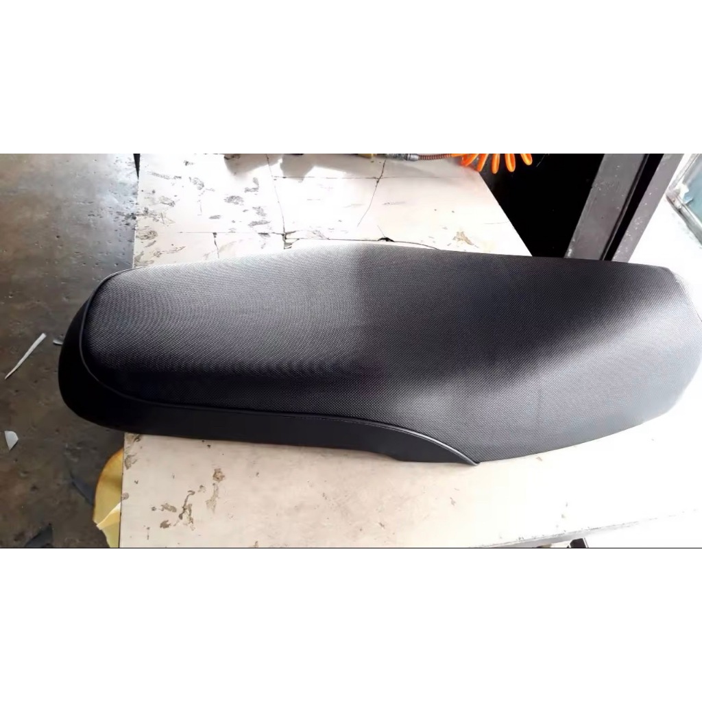 (ไม่ใช่ยางยืด ใช้แม็กยิงหุ้ม) หนังเบาะมอเตอร์ไซค์ ดรีม110-i ซุปเปอร์คัพ (มีสกรีนโลโก้) - รูปที่ 3