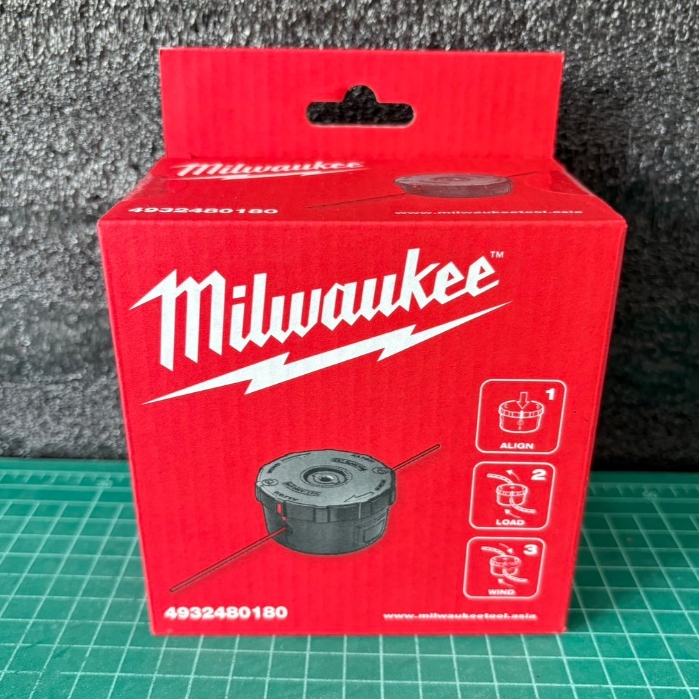 Milwaukee รุ่น 4932480180 ตลับพร้อมเส้นเอ็นเล็มหญ้า 2 มม. x 7.6 ม.