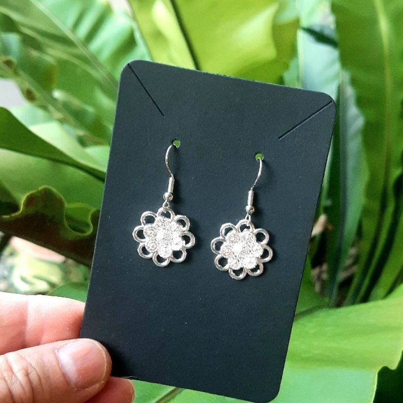 ต่างหูล้านนาสวยงาม มี3สีให้เลือก 1)สีเงินรมดำ 2)สีทอง 3)สีเงินขาว ต่างหูน่ารัก น้ำหนักเบา ใส่สบาย เครื่องประดับ ต่างหู - รูปที่ 3