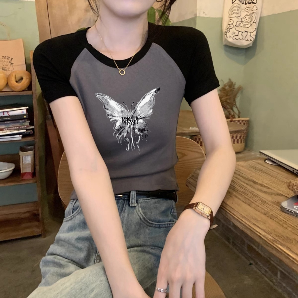 เสื้อผู้หญิงสีทูโทน แขนสั้น เสื้อครอปแขนสั้นรัดรูปสวยๆผู้หญิงฤดูร้อนใหม่ ใส่สบาย เสื้อผ้าแฟชั่นสาวอวบมินิมอลสไตล์เกาหลี