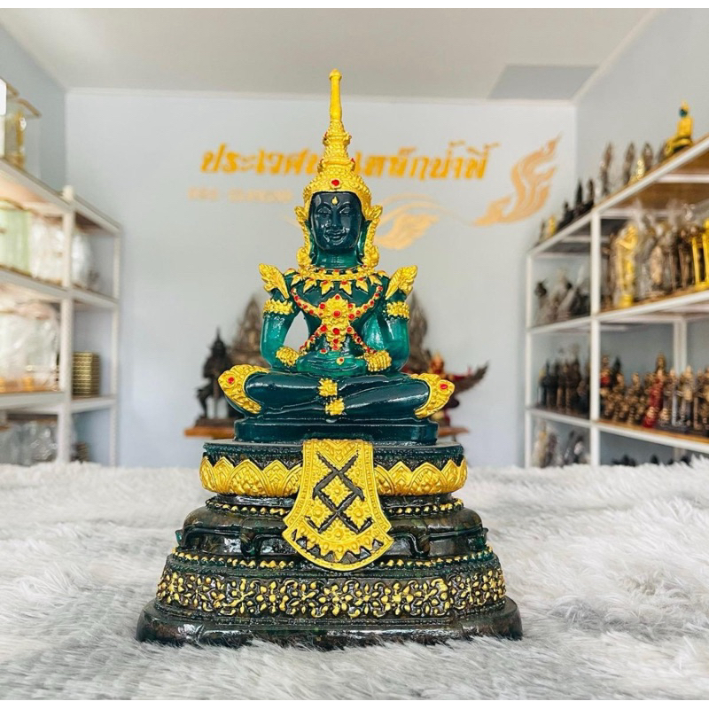 พระแก้วมรกตแร่เหล็กน้ำพี้สีมันปูเพ้นท์ทอง ขนาดหน้าตัก 5 นิ้วฐาน 6 นิ้วสูง 10 นิ้ว แถมฟรีฐานรององค์พระ