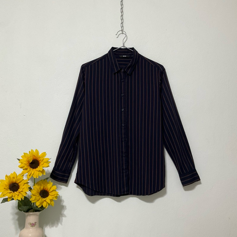 ST330 เสื้อเชิ้ตผ้าเรยอน UNIQLO สีกรมท่าลายริ้วไซส์ M อกผ้า38“ผ้านุ่มใส่สบาย