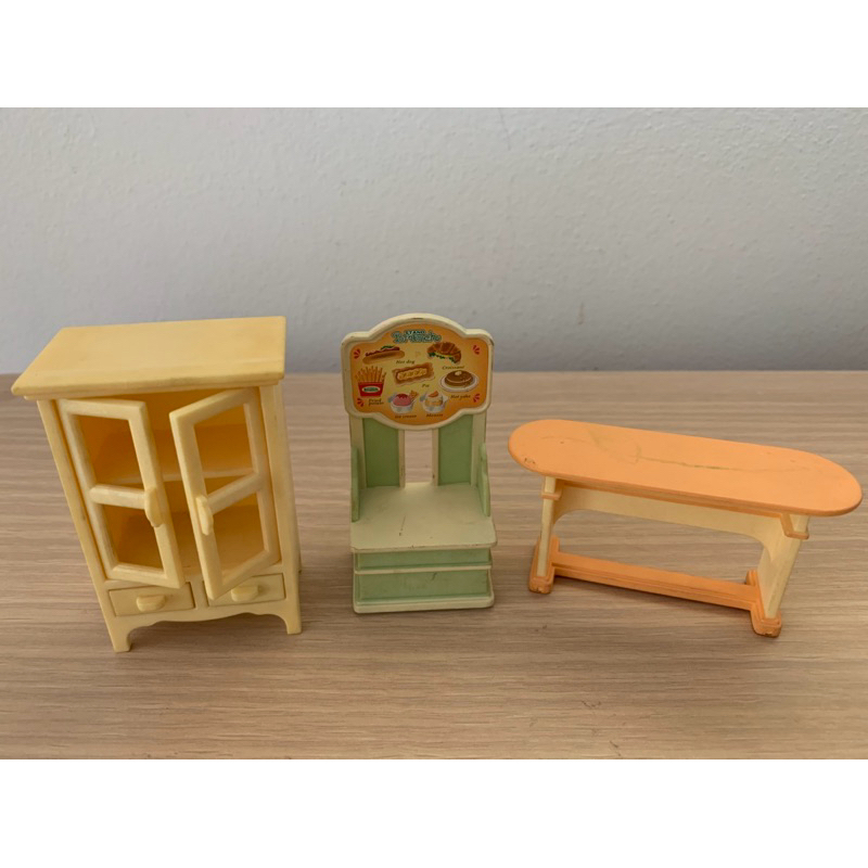 สินค้ามือสอง💥  Slyvanian Families ตู้เก็บของ / เคาเตอร์วางอาหาร / โต๊ะสีส้ม  จากญี่ปุ่น 🇯🇵