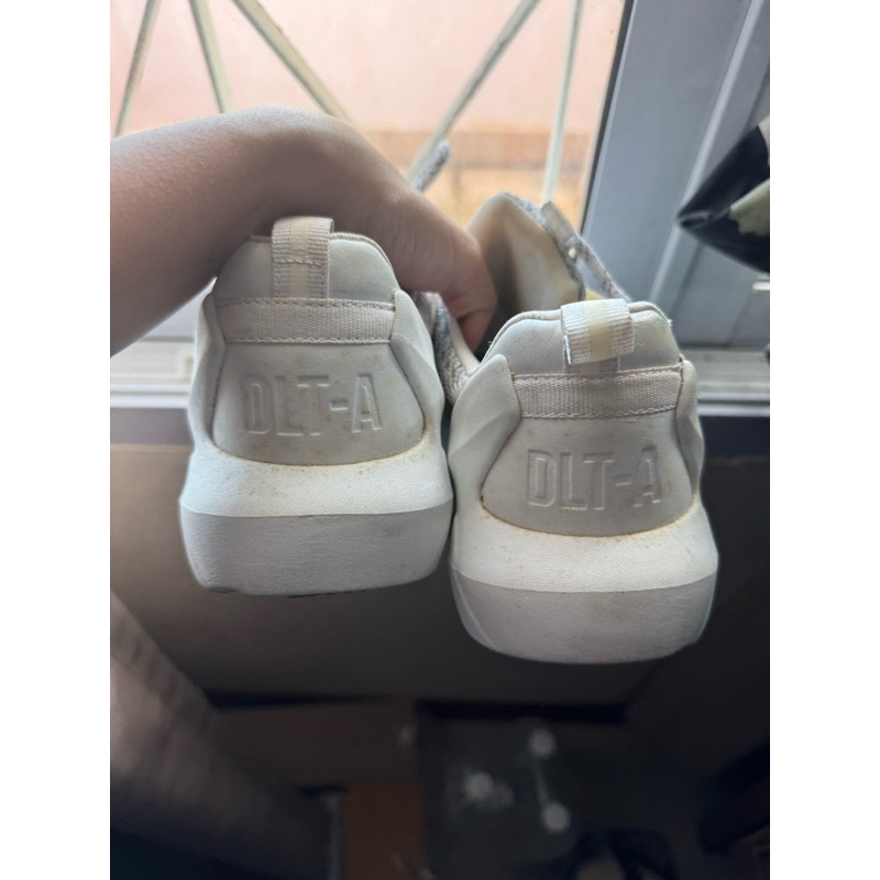 sketchers memory foam white