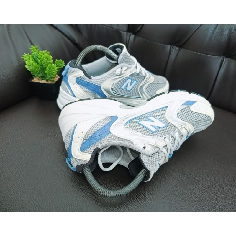 รองเท้าผ้าใบNew balanceรุ่นmr530 kcของแท้มือสอง