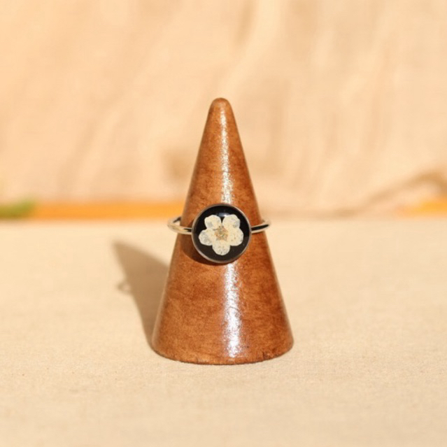 • Camin Craft • แหวนเรซิ่นดอกไม้ สแตนเลสสีเงิน จี้กลม ปรับขนาดได้