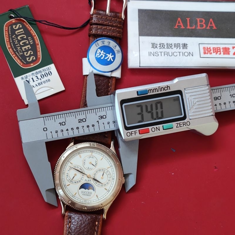 นาฬิกาวินเทจ หน้าพระจันทร์ Alba by Seiko ระบบควอตซ์ หรูหรา สภาพป้ายห้อย จากญี่ปุ่น สายเดิมๆสายจะมีรอยบ้างตามรูป