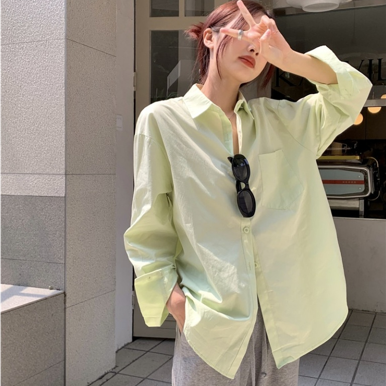 เสื้อเชิ้ตผู้หญิง เสื้อคลุมแขนยาว แต่งกระเป๋าหน้า สีพื้น ผ้าดี ทรงหลวม