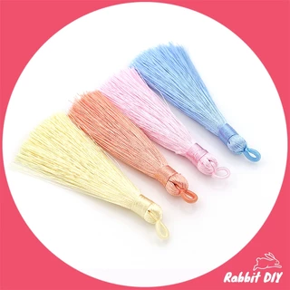 พู่ไหม ด้ายมัน ห่วงพันด้วยด้ายสีเดียวกัน ขนาด 8 ซม. มีหลายสี (แพ็ก 4 ชิ้น)
