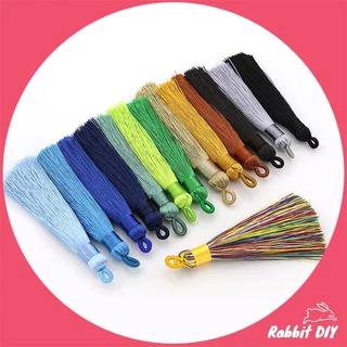 พู่ไหม ด้ายมัน ห่วงพันด้วยด้ายสีเดียวกัน ขนาด 8 ซม. มีหลายสี (แพ็ก 4 ชิ้น)