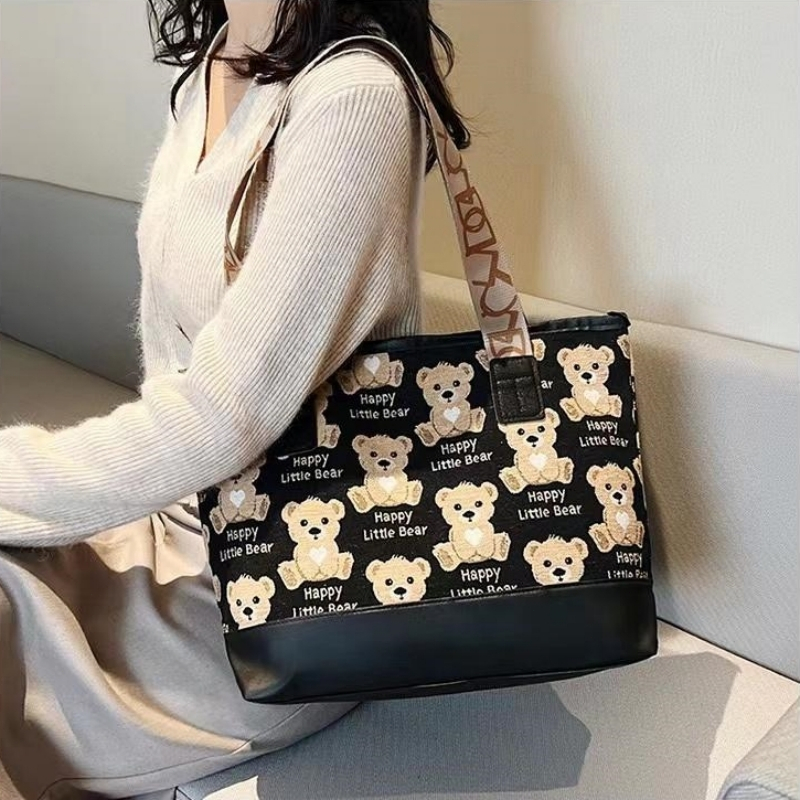 กระเป๋าผ้าใบลายหมีคิวท์ ใหม่ล่าสุด พกไปเที่ยวสุดชิค