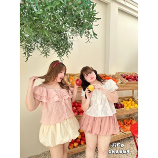 ✅เข้าเพิ่ม พร้อมส่งค่า/JR/ เสื้อเปิดไหล่ ระบาย2ชั้น ผ้าฉลุ กระดุมดอกไม้ น่ารักมาก #เสื้อผ้าไซส์ใหญ่ สาว อ้วน พลัสไซส์