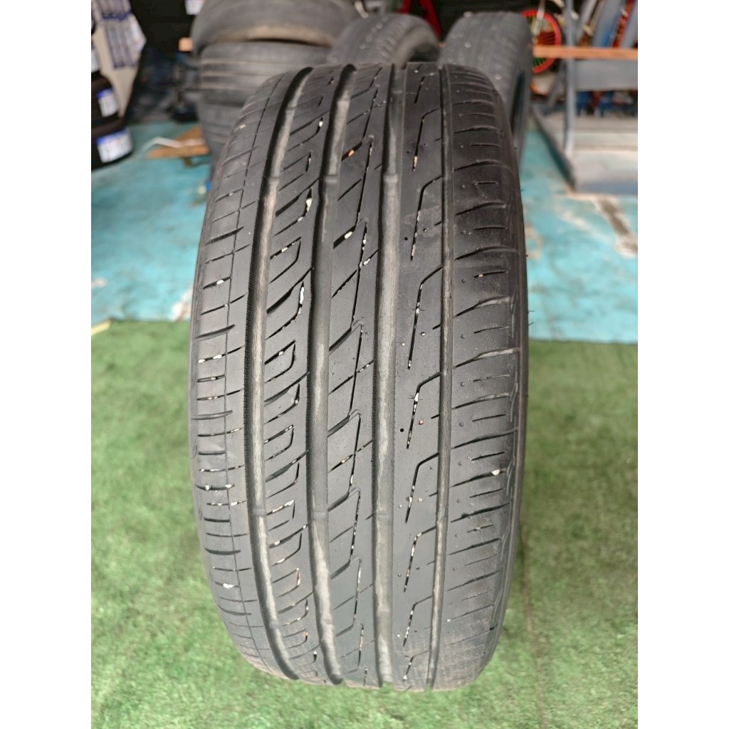 ยางเปอร์เซ็นต์ Nitto  ขนาด 205 45 R17  ยางปี 20  ราคา 380 บาท